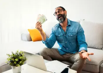 ফেসবুকে কিভাবে টাকা আয় করা যায়